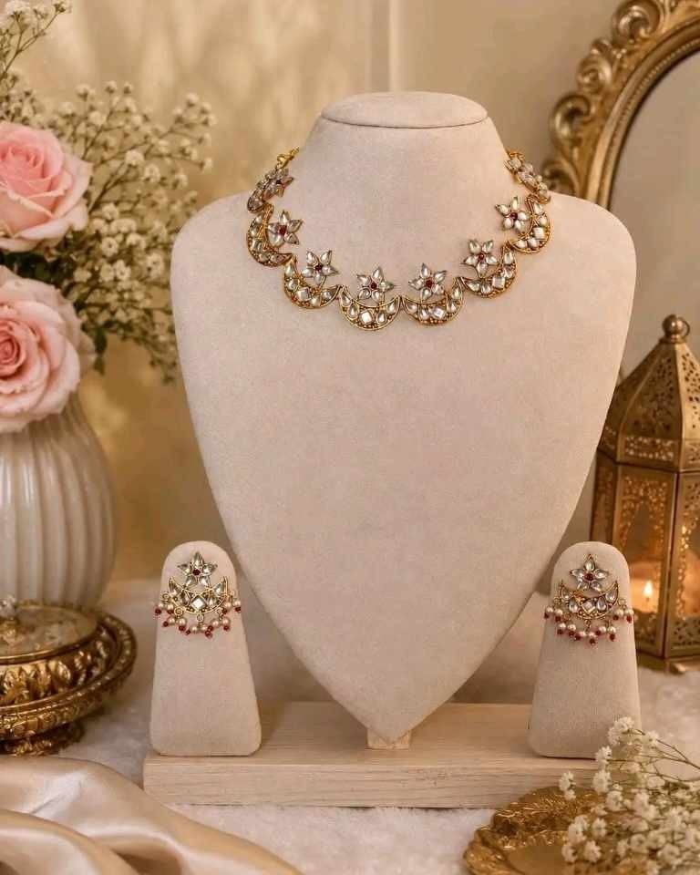Half-moon kundan set